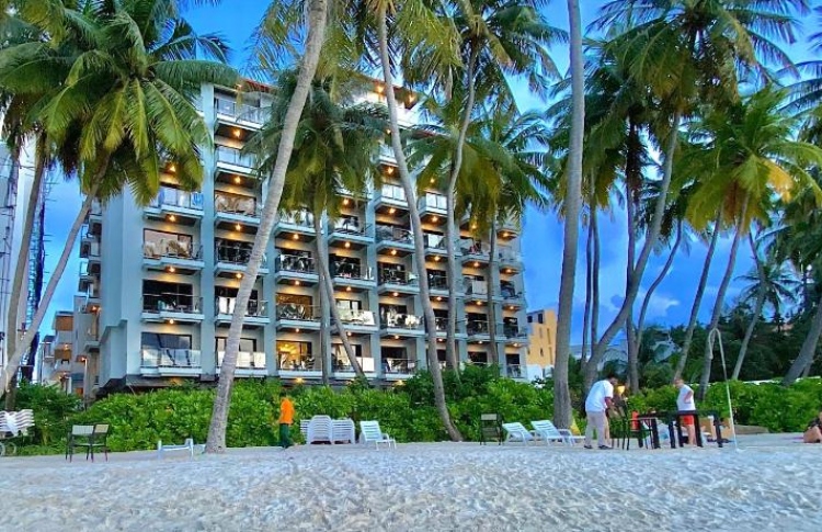 Kaani Hotels disburse MVR1.1 M in service charge