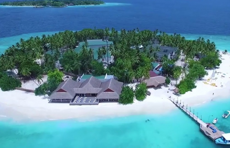 Madifushi resort fined for unauthorised beach protection