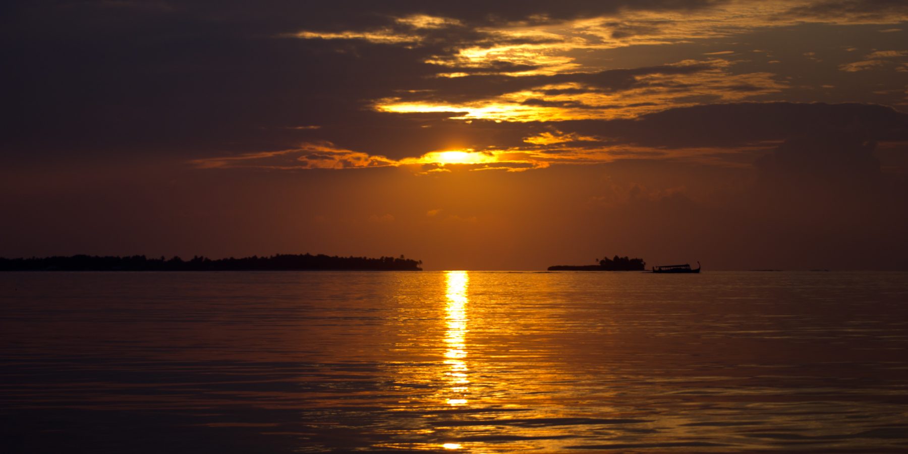 Sunrise over South Ari Atoll near Dhigurah, Maldives